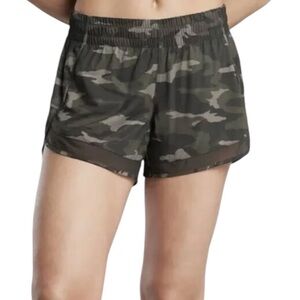 Athleta Printed Mesh Racer Run Shorts 4”Camo Size XSmall